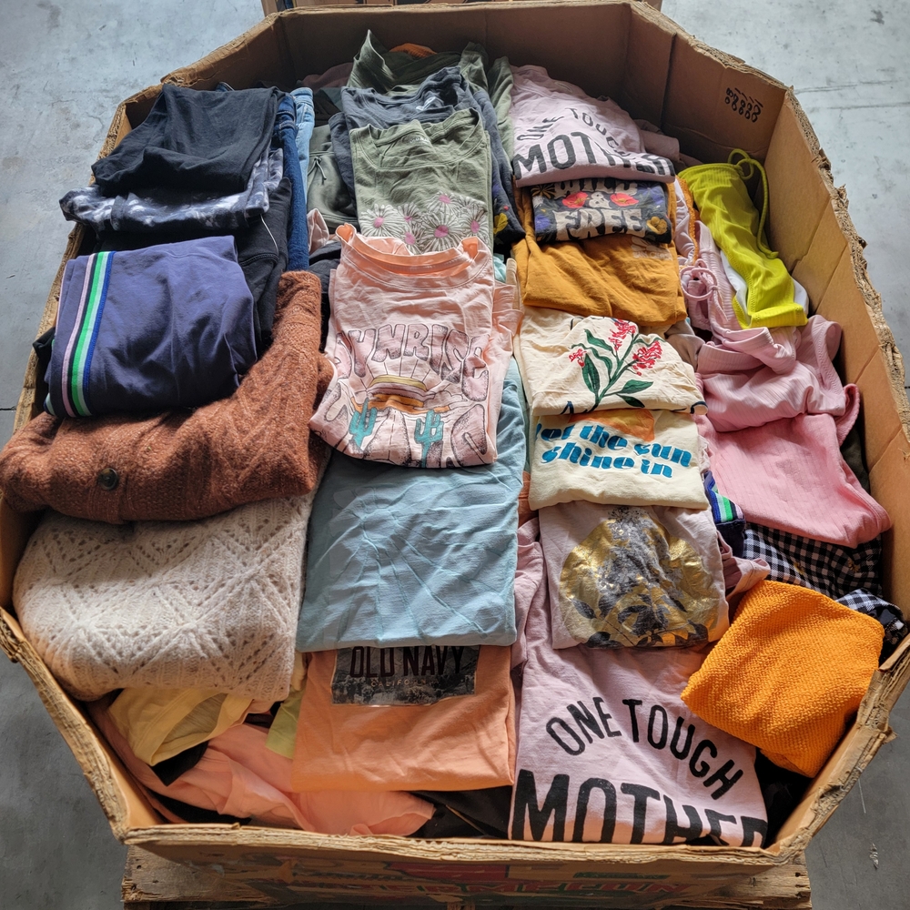 ALL Woman OLD NAVY 480 PIECES MOS Without TAGS